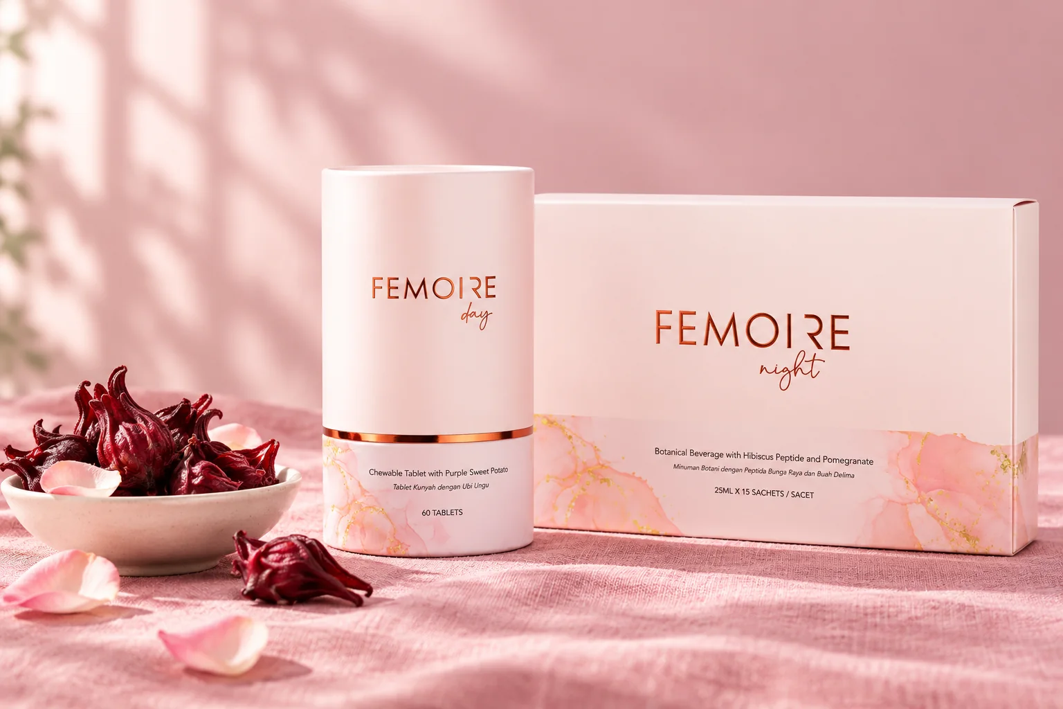 FEMOIRE 日間咀嚼片罐同夜間飲品盒,旁邊係乾洛神花同玫瑰花瓣