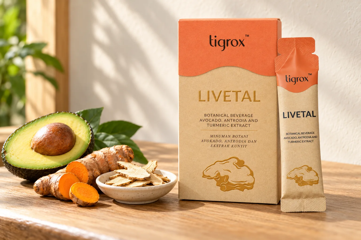 LIVETAL 盒裝同隨身包,旁邊有牛油果、新鮮薑黃同黃芪片