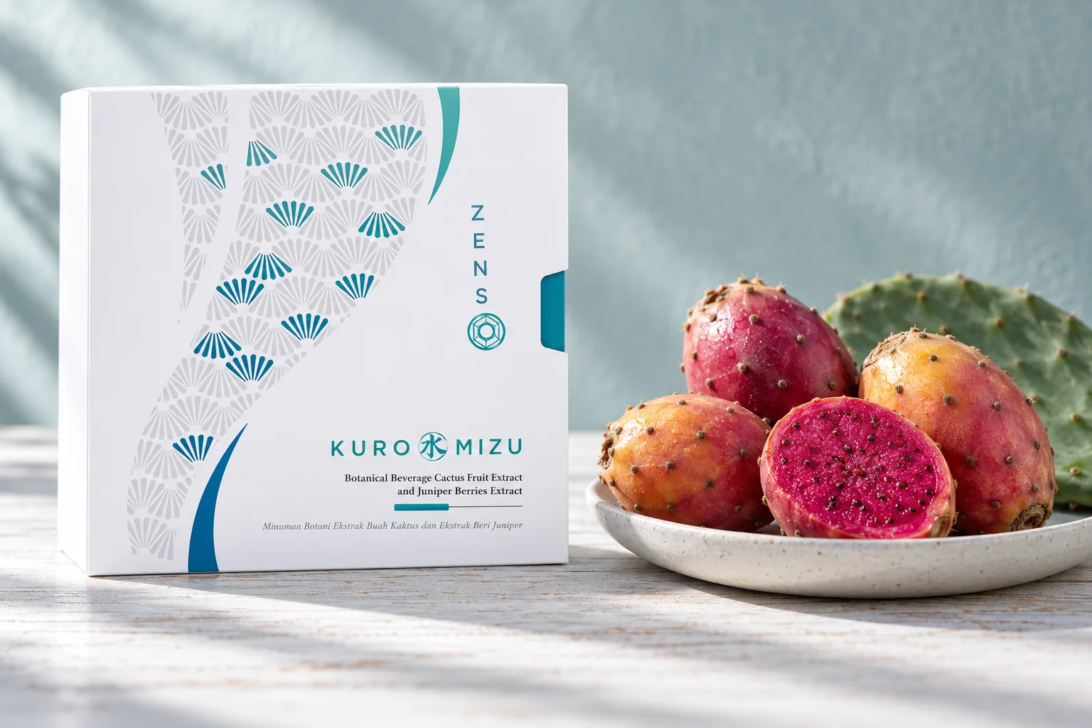 ZENSO Kuro MIZU 盒裝，旁邊有一盤仙人掌果同一塊仙人掌