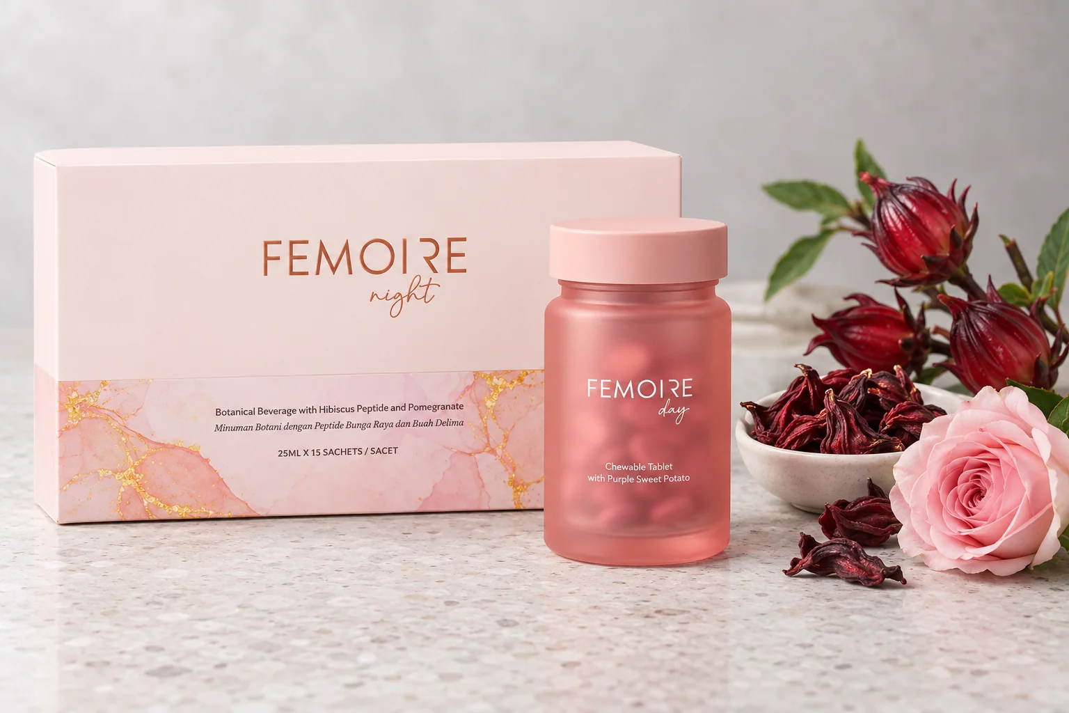 Femoire 夜间盒装与日间咀嚼片瓶,旁边是洛神花与一朵保加利亚玫瑰