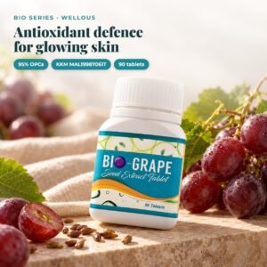 BIO Grape Seed bottle with dark red grapes and grape seeds