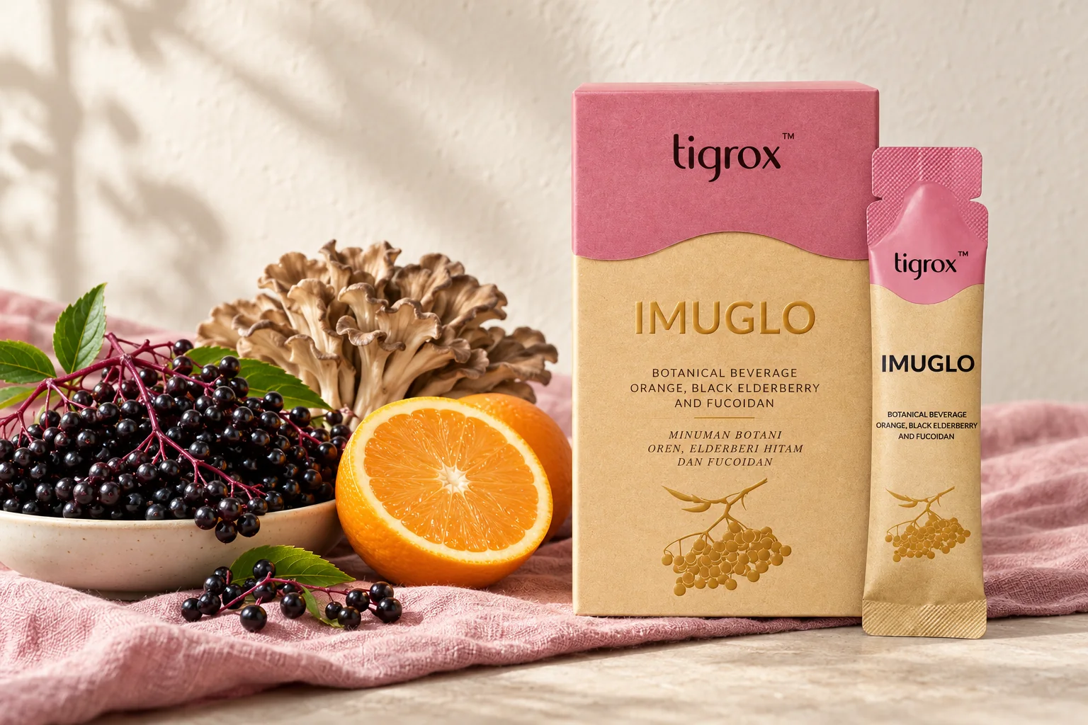 TIGROX IMUGLO 盒装与随身包,旁边是黑接骨木莓、切开的橙和舞茸