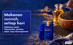 Ilustrasi: habbatus sauda dalam mangkuk ukiran dan sebotol minyak habbatus sauda di atas kain songket biru di sebelah tin Hayyiba. Makanan sunnah, setiap hari. Habbatus sauda Thymocid, perahan sejuk, kaya thymoquinone.
