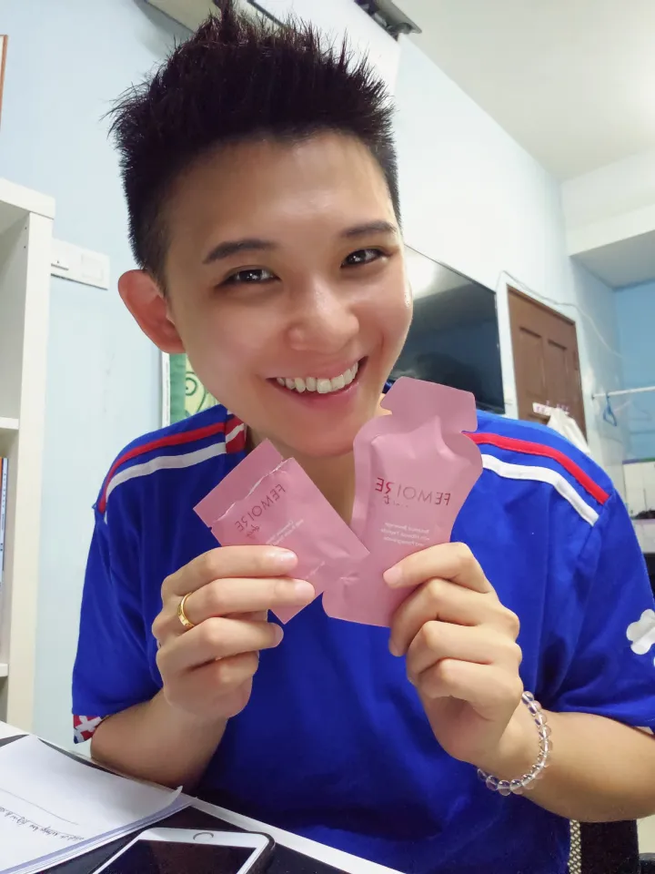 Femoire customer with their Night sachet