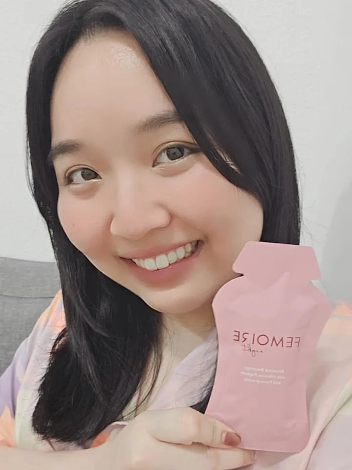 Femoire customer with their Night sachet