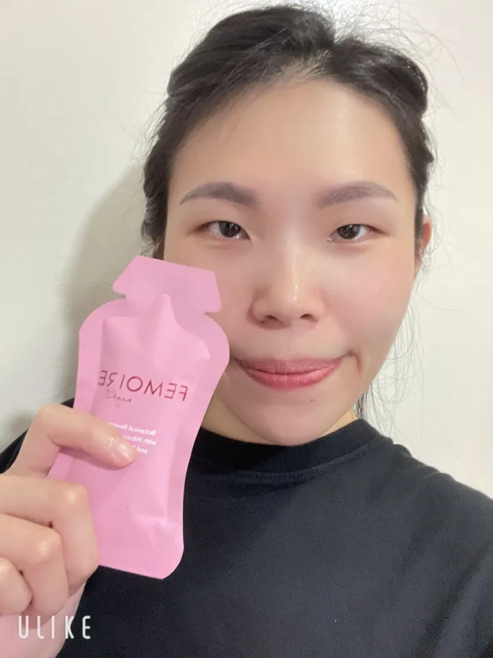 Femoire customer with their Night sachet