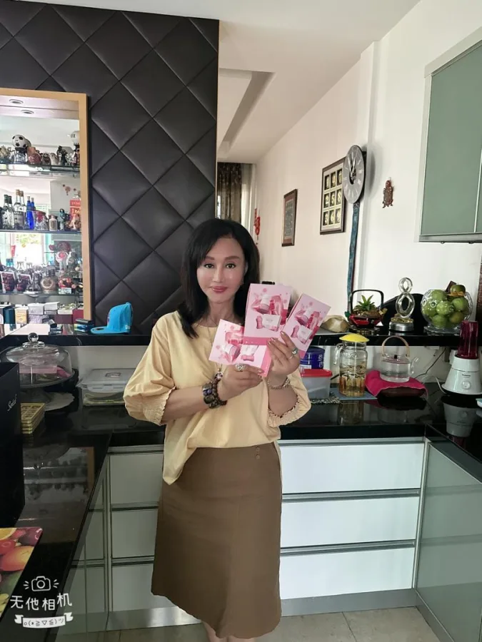 Katherine with FEMOIRE Day & Night packs