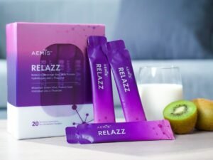 RELAZZ sachets with kiwi and milk, the drink's botanical and Lactium milk base