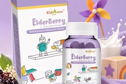 KidAOne cocoa-berry chewables beside the bottle and box.