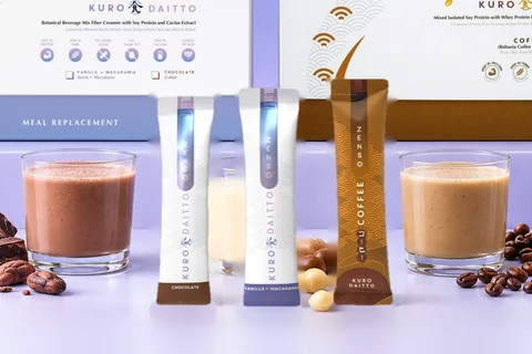 The three Kuro Daitto stick sachets, Chocolate, Vanilla Macadamia and Coffee, with a shake of each.